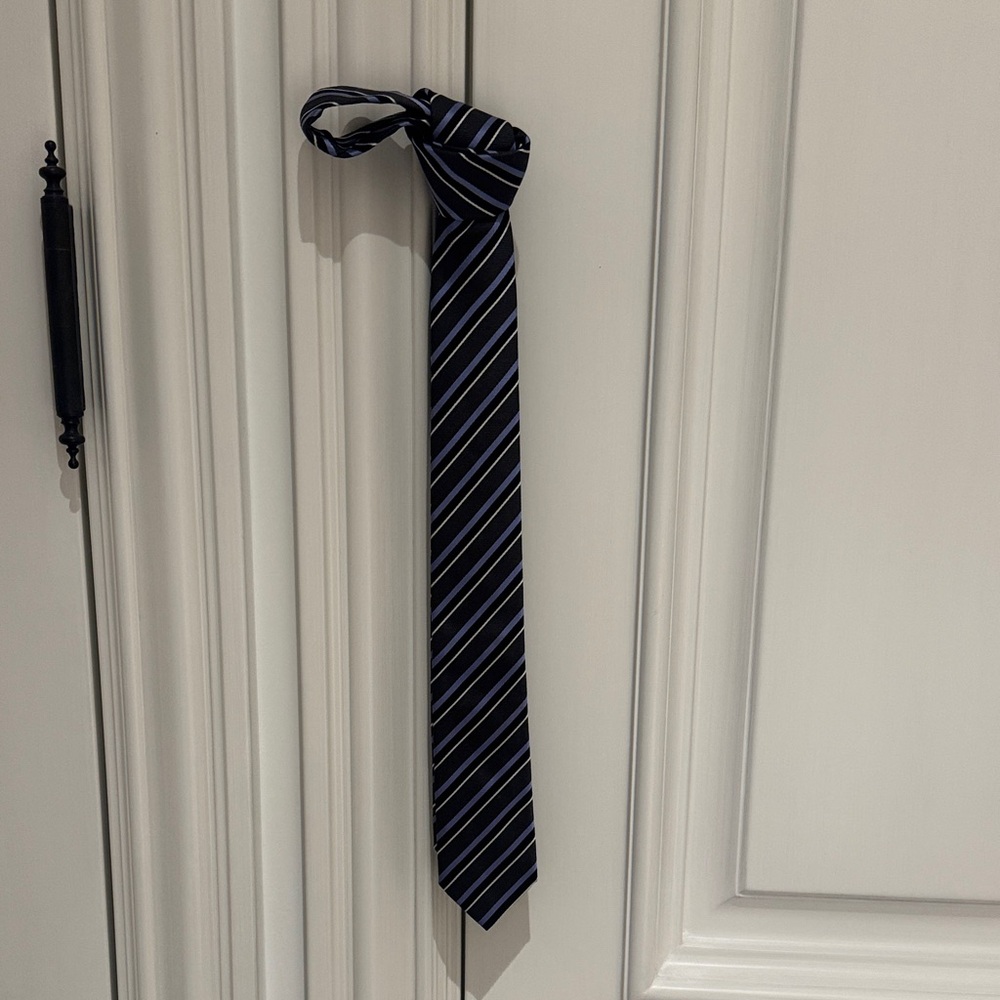 Hugo Boss Navy and Black Diagonal Striped Tie